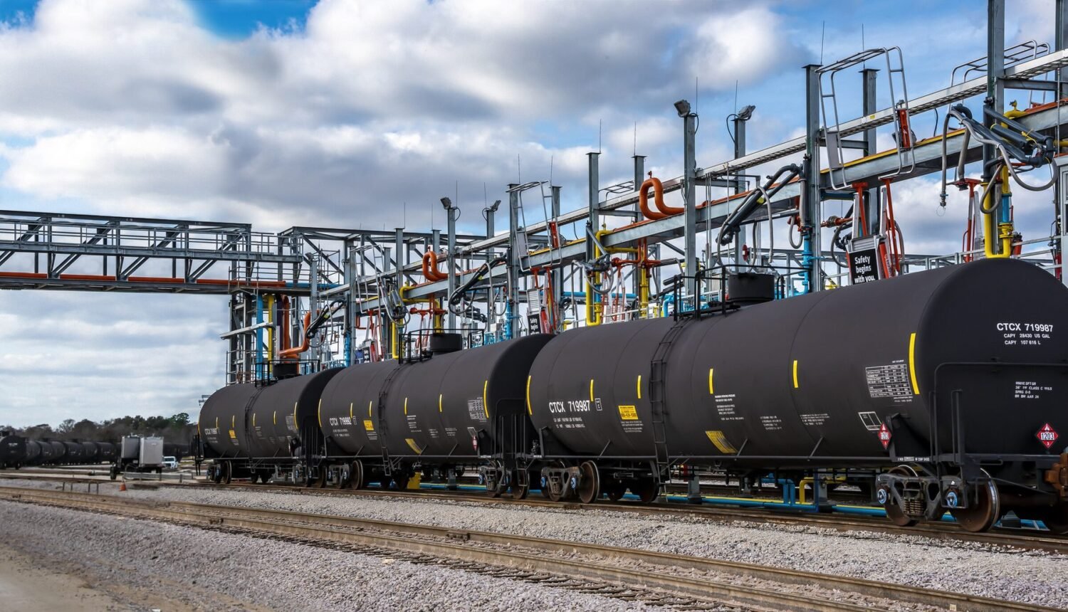 Loading rack over rail tank cars